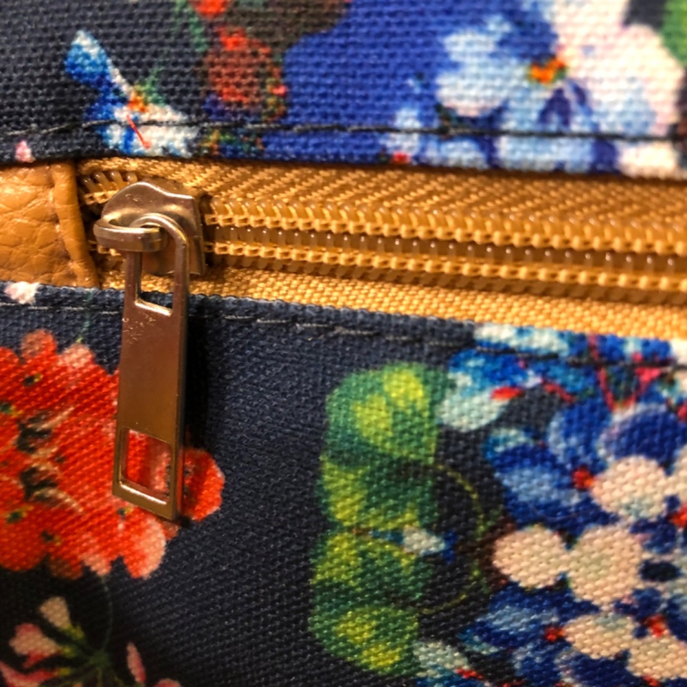 NWOT - Navy Floral Fanny Pack / Shoulder Bag - Picture 11 of 16